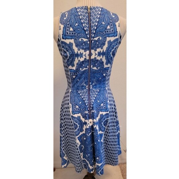 Cremieux Blue and White Patterned Dress Size 2 - Picture 5 of 6